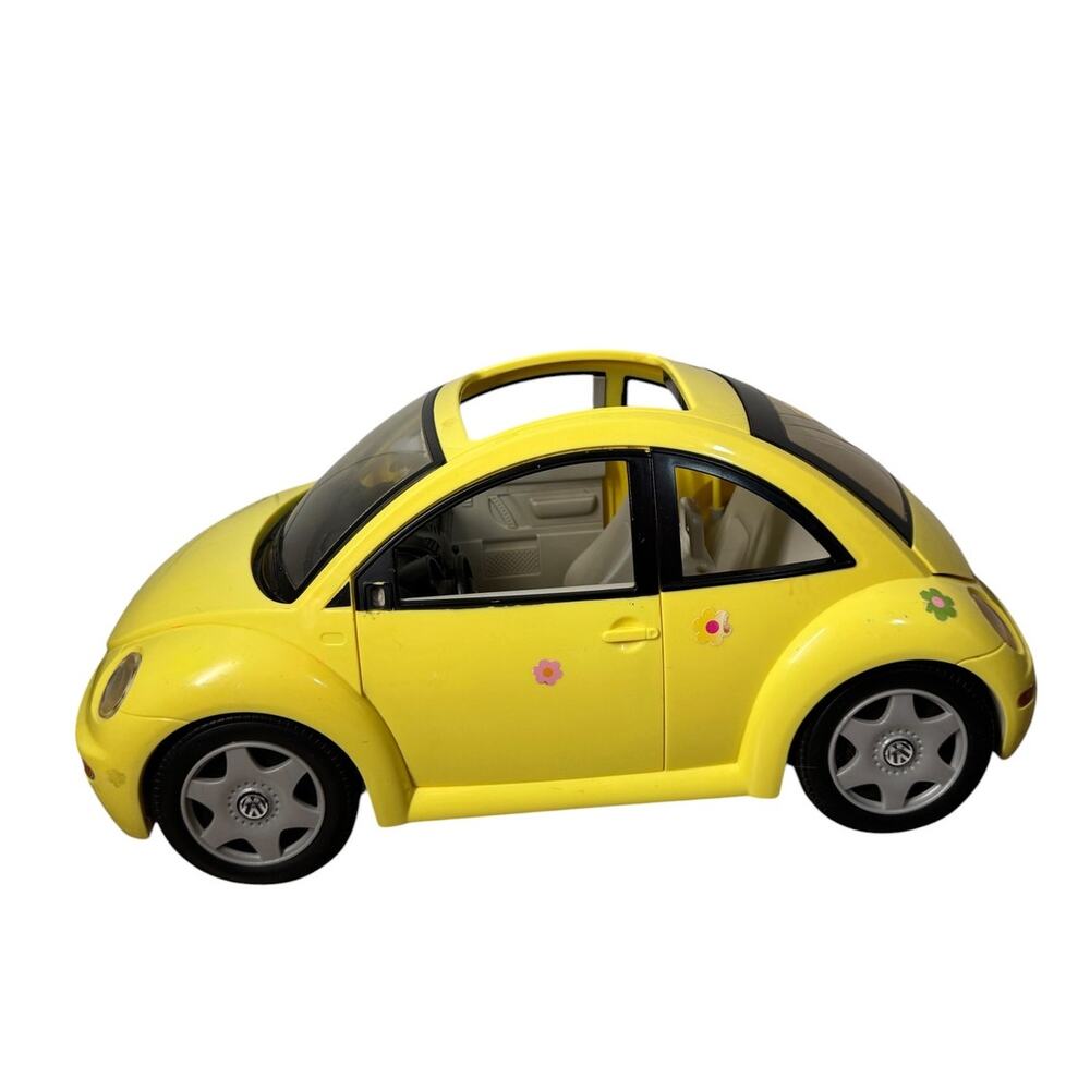 Vintage 2000 Mattel VW Volkswagen Beetle Yellow Doll Car Toy
